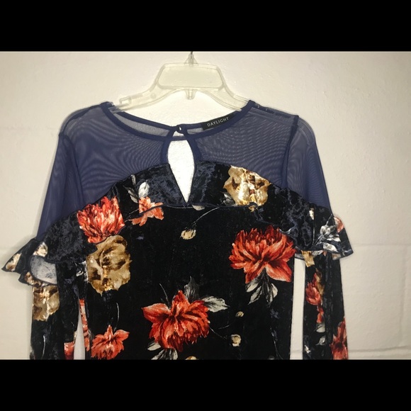 Velvet Dress Daylight Floral Ruffled Sz L Form Fit - Picture 3 of 8